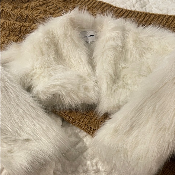 Fashion Nova Cream Faux Fur Coat- cropped - Picture 2 of 4